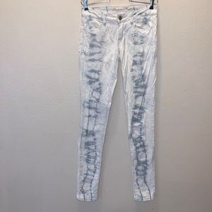 American Eagle Outfitters white acid wash X-long Jegging jeans